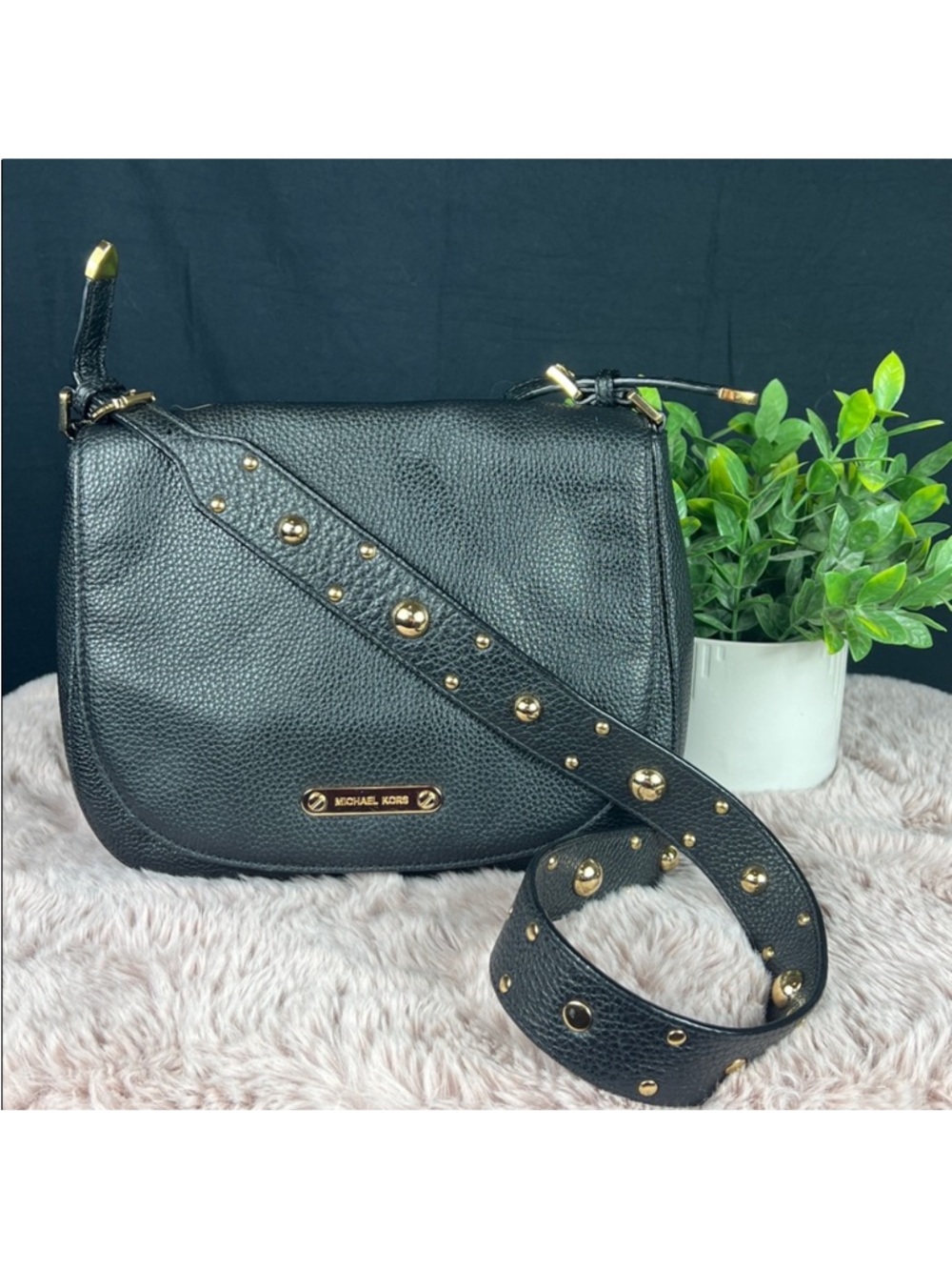 🖤✨Michael Kors Hayes Pebbled Leather Crossbody with Studded Strap✨🖤
